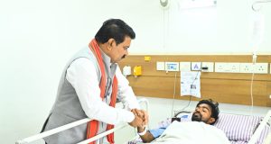 उपमुख्यमंत्री श्री विजय शर्मा ने घायल जवानों काअस्पताल पहुँचकर कुशलक्षेम जाना, शीघ्र स्वास्थ्य लाभ की कामना की