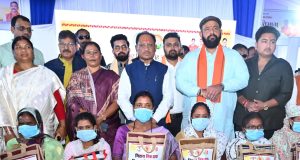 मुख्यमंत्री श्री विष्णुदेव साय ने स्वर्गीय कुमार दिलीप सिंह जूदेव की स्मृति में आयोजित वृहद स्वास्थ्य परीक्षण शिविर का किया शुभारंभ