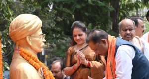 मुख्यमंत्री श्री विष्णु देव साय ने स्वतंत्रता संग्राम सेनानी मधुसूदन दास की प्रतिमा पर किया माल्यार्पण