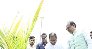 पर्यावरण संरक्षण की दिशा में महत्वपूर्ण पहल: मुख्यमंत्री और केंद्रीय कृषि मंत्री ने नवा रायपुर में किया नारियल पौधे का रोपण