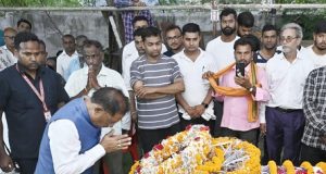 मुख्यमंत्री श्री विष्णु देव साय ने शहीद एएसपी श्री आकाश राव गिरपुंजे के निवास पहुंचकर दी श्रद्धांजलि