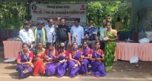 विश्व आदिवासी दिवस पर अध्यक्ष- दीनानाथ प्रसाद (बी.एस.पी.एसी/एसटी इंप्लाइज एसोसिएशन भिलाई) द्वारा जनसमूह को खीर एवं ठंडे पानी का वितरण किया