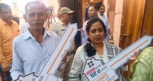 पक्का आशियाना मिलने से खिले चेहरे भवन अनुज्ञा और वय वंदन कार्ड सहित कई योजनाओं का लाभ