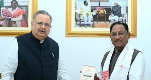 मुख्यमंत्री श्री विष्णु देव साय को विधानसभा अध्यक्ष डॉ. रमन सिंह ने नवीन विधानसभा भवन के लोकार्पण समारोह में शामिल होने का दिया आमंत्रण