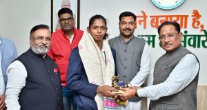 मुख्यमंत्री श्री साय ने महिला कबड्डी विश्व कप की स्टार खिलाड़ी संजू देवी को दी बधाई
