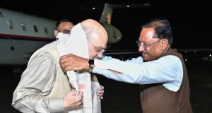 केंद्रीय गृह मंत्री श्री अमित शाह का स्वामी विवेकानंद विमानतल पर मुख्यमंत्री श्री विष्णु देव साय ने किया आत्मीय स्वागत