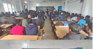 हायर सेकेण्डरी स्कूल जयनगर में बच्चों को बाल अधिकार कानूनों की दी जा रही है जानकारी