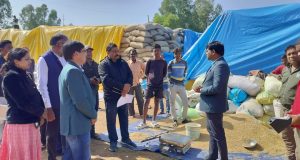 राजस्व विभाग द्वारा कार्यवाही करते हुए कराया जा रहा है रकबा समर्पणबसदेई धान उपार्जन केंद्र का कलेक्टर ने किया निरीक्षण