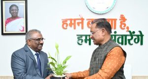 मुख्यमंत्री से महाप्रबंधक रेलवे ने की सौजन्य मुलाकात