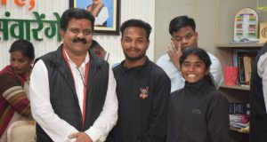 उपमुख्यमंत्री श्री विजय शर्मा ने घायल जवानों से की मुलाकात, उनके शीघ्र स्वस्थ होने की कामना की