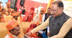 मुख्यमंत्री श्री विष्णुदेव साय ने दिव्यांगजनों के सामूहिक विवाह समारोह में नवविवाहित जोड़ों को दिया आशीर्वाद
