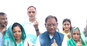 मुख्यमंत्री श्री विष्णुदेव साय ने पंचायत चुनाव के तीसरे चरण में किया मतदान