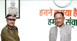 मुख्यमंत्री श्री विष्णुदेव साय से नवनियुक्त पुलिस महानिदेशक श्री अरुण देव गौतम ने की सौजन्य भेंट
