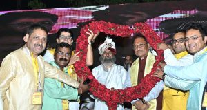 श्रीश्री रविशंकर ने मुख्यमंत्री की तारीफ कीकहा- श्री साय प्रगतिशील विचारों के हैं, उनके दिल में प्रदेश के लिए बड़ी सोच है