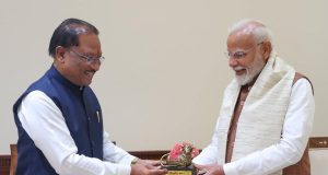 मुख्यमंत्री विष्णुदेव साय ने प्रधानमंत्री को सौंपा बस्तर के विकास का रोडमैप