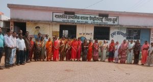 उल्लास महापरीक्षा केंद्र पेंड्रीतराई में जन प्रतिनिधियों और शिक्षकाें ने किया शिक्षार्थियों का भव्य स्वागत