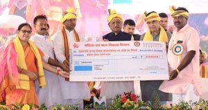 मुख्यमंत्री श्री साय की उपस्थिति में जुड़े रिश्ते और संवरे भविष्य: नवविवाहितों को मिला आशीर्वाद, सामुदायिक भवन की मिली सौगात, कोचिंग सुविधा के लिए हुआ एमओयू