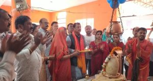 सांसद विजय बघेल को बधाई देने प्रसंशकों की उमड़ी भीड़,,