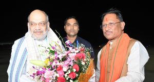 केंद्रीय गृह मंत्री श्री अमित शाह का मुख्यमंत्री श्री विष्णुदेव साय ने स्वामी विवेकानंद विमानतल पर किया आत्मीय स्वागत