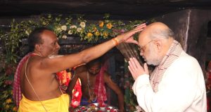 केन्द्रीय गृह मंत्री श्री अमित शाह ने मुख्यमंत्री श्री विष्णुदेव साय के साथ मां दंतेश्वरी की पूजा-अर्चना की