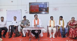 उपमुख्यमंत्री श्री शर्मा रात्रि में सुकमा से सड़क मार्ग से झीरम घाटी होते हुए रायपुर के लिए हुए रवाना