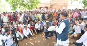 मुख्यमंत्री खुद उतरे ग्राउंड जीरो पर: अचानक पहुंचे बेमेतरा के सहसपुर, लिया ग्रामीणों से सीधा फीडबैक