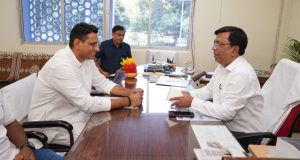 विधायक देवेंद्र ने बीएसपी टाउनशिप सीजीएम संग की बैठक, जनता की समस्याओं पर जताई चिंता