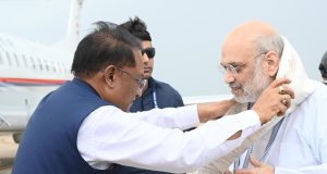 केंद्रीय गृह मंत्री श्री अमित शाह के छत्तीसगढ़ आगमन पर मुख्यमंत्री श्री विष्णुदेव साय ने स्वामी विवेकानंद एयरपोर्ट पर किया स्वागत