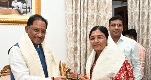 मुख्यमंत्री श्री साय से केंद्रीय महिला एवं बाल विकास राज्य मंत्री श्रीमती सावित्री ठाकुर ने की सौजन्य मुलाकात