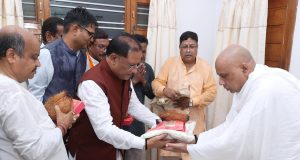 मुख्यमंत्री श्री विष्णु देव साय गुरु पूर्णिमा के अवसर पर रायगढ़ जिले के ग्राम बनोरा स्थित अघोर गुरुपीठ में गुरु दर्शन के लिए पहुंचे