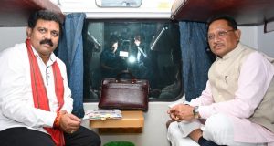 मुख्यमंत्री श्री विष्णु देव साय ट्रेन से सरगुजा के लिए हुए रवाना