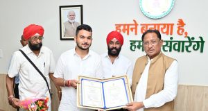 मुख्यमंत्री श्री विष्णु देव साय से राष्ट्रपति सम्मान से सम्मानित देवाशीष और मनतृप्त कौर ने की सौजन्य मुलाकात