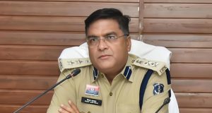 वरिष्ठ पुलिस अधीक्षक, दुर्ग ने ली जिले के पुलिस अधिकारियों की समीक्षा बैठक।