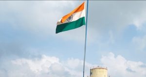 सरपंच श्रीमती खुशबू घनश्याम यादव ने कहा कि हमें आजादी ऐसे ही नहीं मिला है हमारे क्रांतिकारियों के प्राणों के बलिदानों से