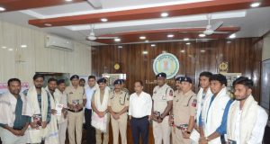 टावर में मौजूद सभी लोगों को सुरक्षित निकाला गया