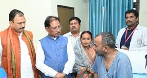 मुख्यमंत्री श्री साय ने एम्स रायपुर में भर्ती श्री विशंभर यादव का जाना कुशलक्षेम : इलाज के लिए 5-5 लाख की आर्थिक सहायता