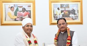 मुख्यमंत्री से पूज्य संत श्री असंग देव जी ने की सौजन्य भेंट