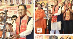 मुख्यमंत्री श्री साय खारुन मईया समरसता भव्य महाआरती में हुए शामिल : महाआरती में मंत्रोच्चार से गूंजा खारुन नदी का महादेव घाट