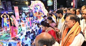 विविध पौराणिक प्रसंगों एवं आधुनिक घटनाओं पर आधारित सुसज्जित झांकियां बनी आकर्षण का केंद्र: झांकियों को देखने रायपुर में उमड़ा जनसैलाब ऐतिहासिक विसर्जन