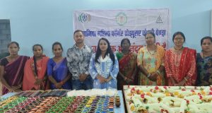 सफलता की कहानी दीयों और पूजा सामग्री के बिक्री से समूह की महिलाएं हो रही समृद्ध