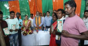 उप मुख्यमंत्री श्री विजय शर्मा ने उत्तर बस्तर कांकेर के दूरस्थ ग्राम माहला के ग्रामीणों से किया वर्चुअल संवाद