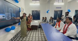 बच्चों के संग विद्यार्थी बने उपमुख्यमंत्री श्री विजय शर्मा