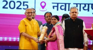 उप राष्ट्रपति श्री सीपी राधाकृष्णन ने छत्तीसगढ़ के 34 अलंकरण से 37 विभूतियों एवं 4 संस्थाओं को किया सम्मानित