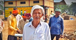 धान विक्रय में हुई सुगमता से प्रसन्नचित है बुजुर्ग किसान कोल्हु राम साहू