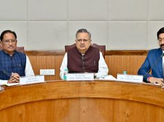 विधानसभा अध्यक्ष डॉ रमन सिंह की अध्यक्षता में आज यहां विधानसभा के समिति कक्ष में कार्य मंत्रणा समिति की बैठक आयोजित की गई।बैठक में मुख्यमंत्री श्री विष्णु देव साय, उपमुख्यमंत्री श्री अरुण साव, संसदीय कार्य मंत्री श्री केदार कश्यप सहित समिति के सदस्य उपस्थित थे।