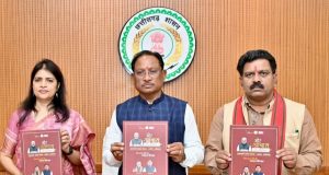 प्रधानमंत्री आवास योजना (ग्रामीण) में ऐतिहासिक उपलब्धि: मुख्यमंत्री श्री विष्णु देव साय ने कॉफी टेबल बुक का किया अनावरण