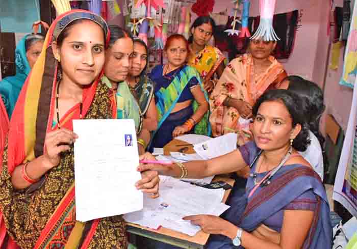 हिम्मत बढ़ाती महतारी वंदन योजना: छत्तीसगढ़ में 46 लाख महिलाएं बनामे भागीदार महिलाएं सशक्तिकरण की दिशा में आगे बढ़ रही