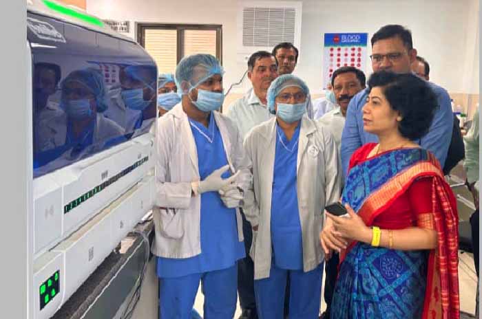 हमर लैब और स्वास्थ्य केंद्र का भ्रमण: संयुक्त सचिव अनुराधा पटनायक द्वारा नेतृत्वित स्वास्थ्य सुविधाओं का निरीक्षण