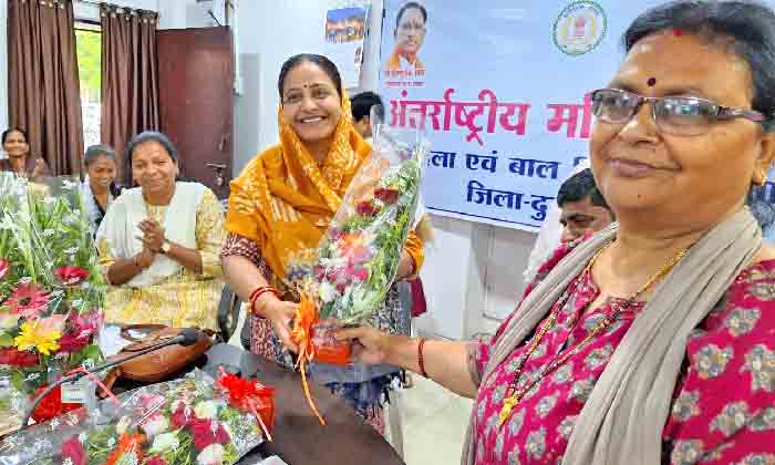 अंतर्राष्ट्रीय महिला दिवस के पूर्व संध्या पर महिलाओं को किया गया सम्मानित