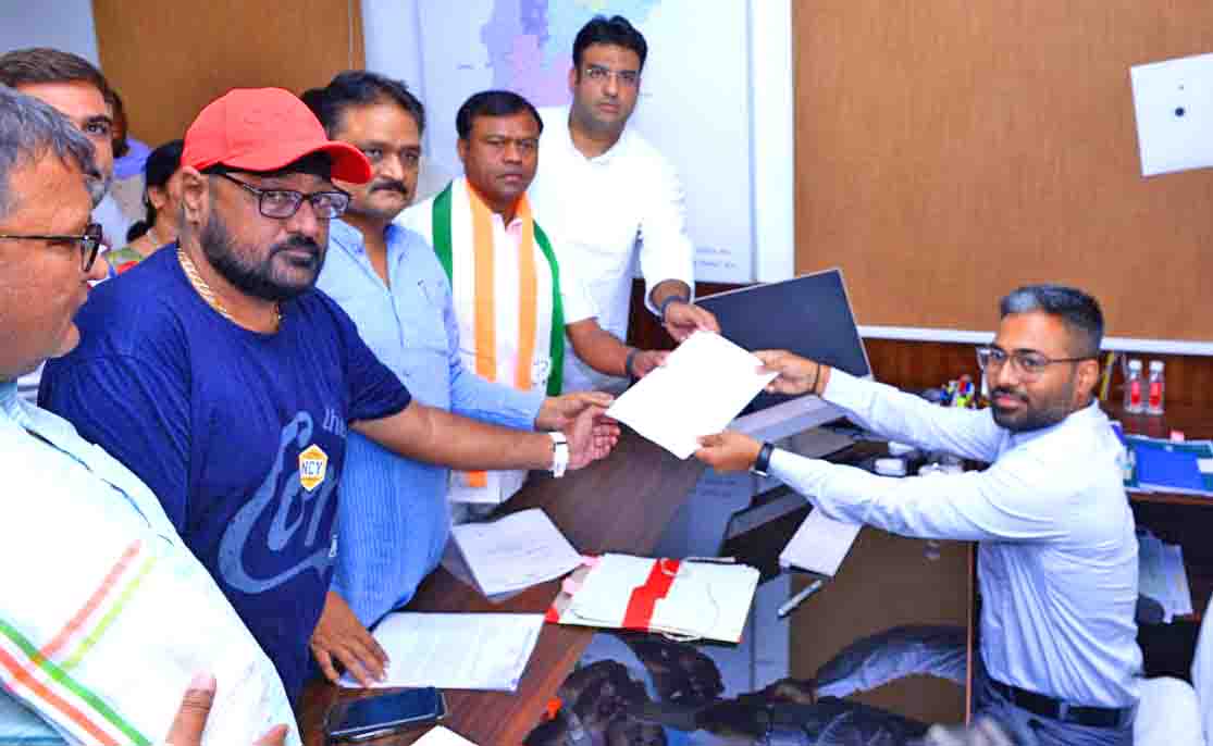 गृहमंत्री विजय शर्मा के खिलाफ प्रदेश कांग्रेस अध्यक्ष दीपक बैज ने निर्वाचन आयोग से की शिकायत